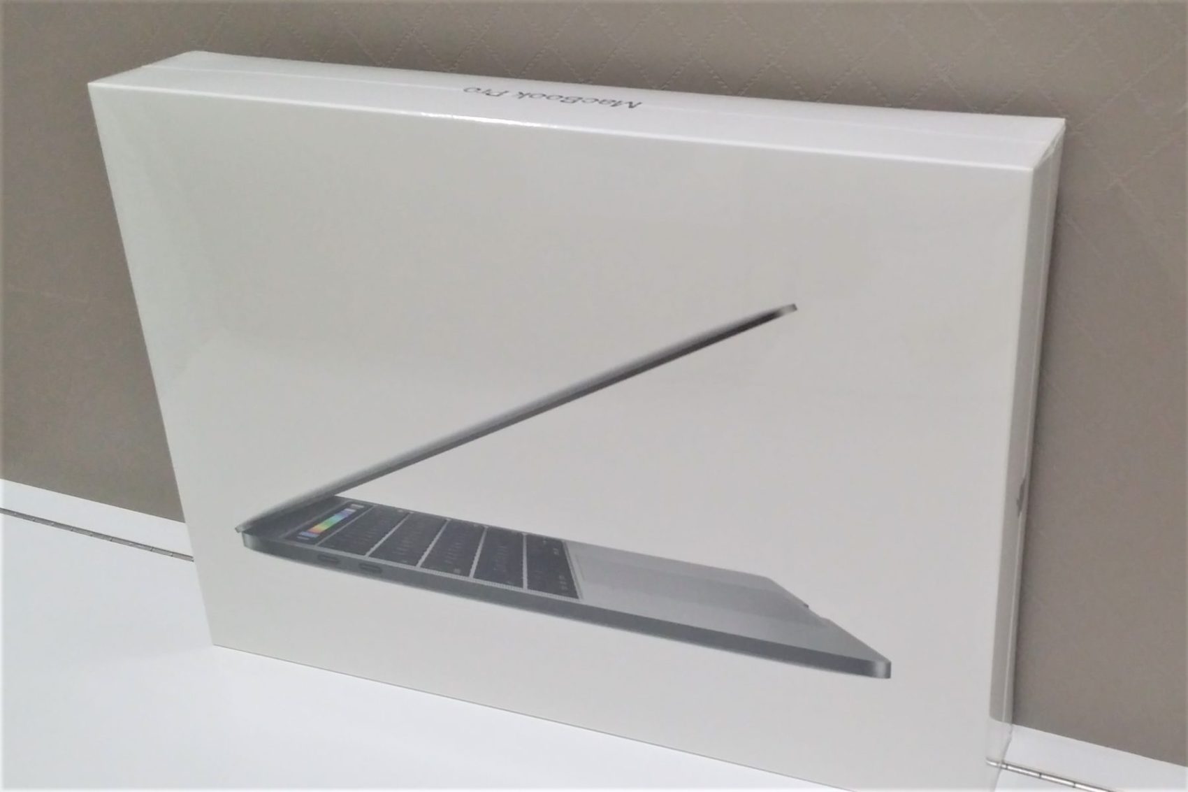 名古屋の質屋で新品 MacBookProのお買取実績です～名古屋市中区より/Apple タブレット